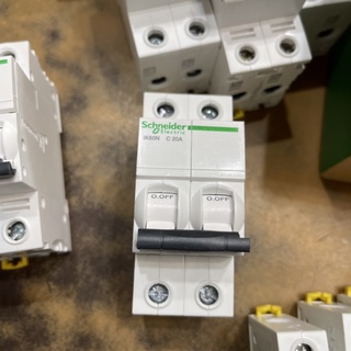 Attomat 2 cực A9K Schneider