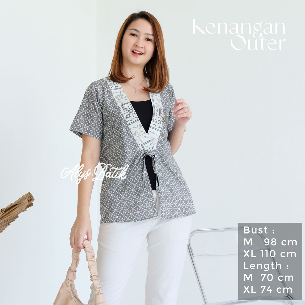 Phụ Nữ BATIK Bên Ngoài Màu Xám