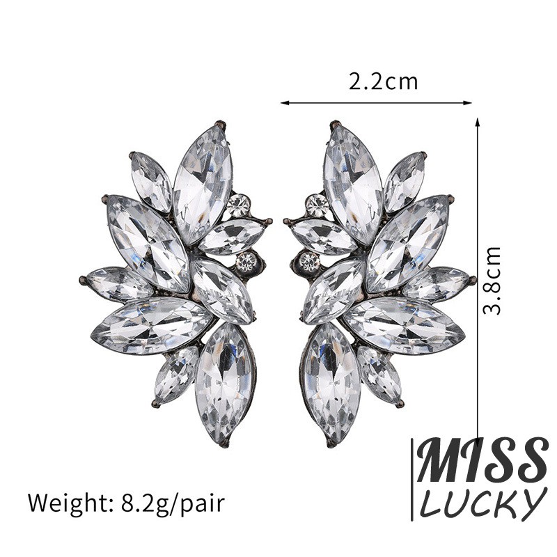 Khuyên tai nữ kiểu dáng thời trang sang trọng