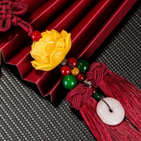 Khánh treo ô tô đài sen, dây treo ô tô hình hoa sen đem lại may mắn bình an