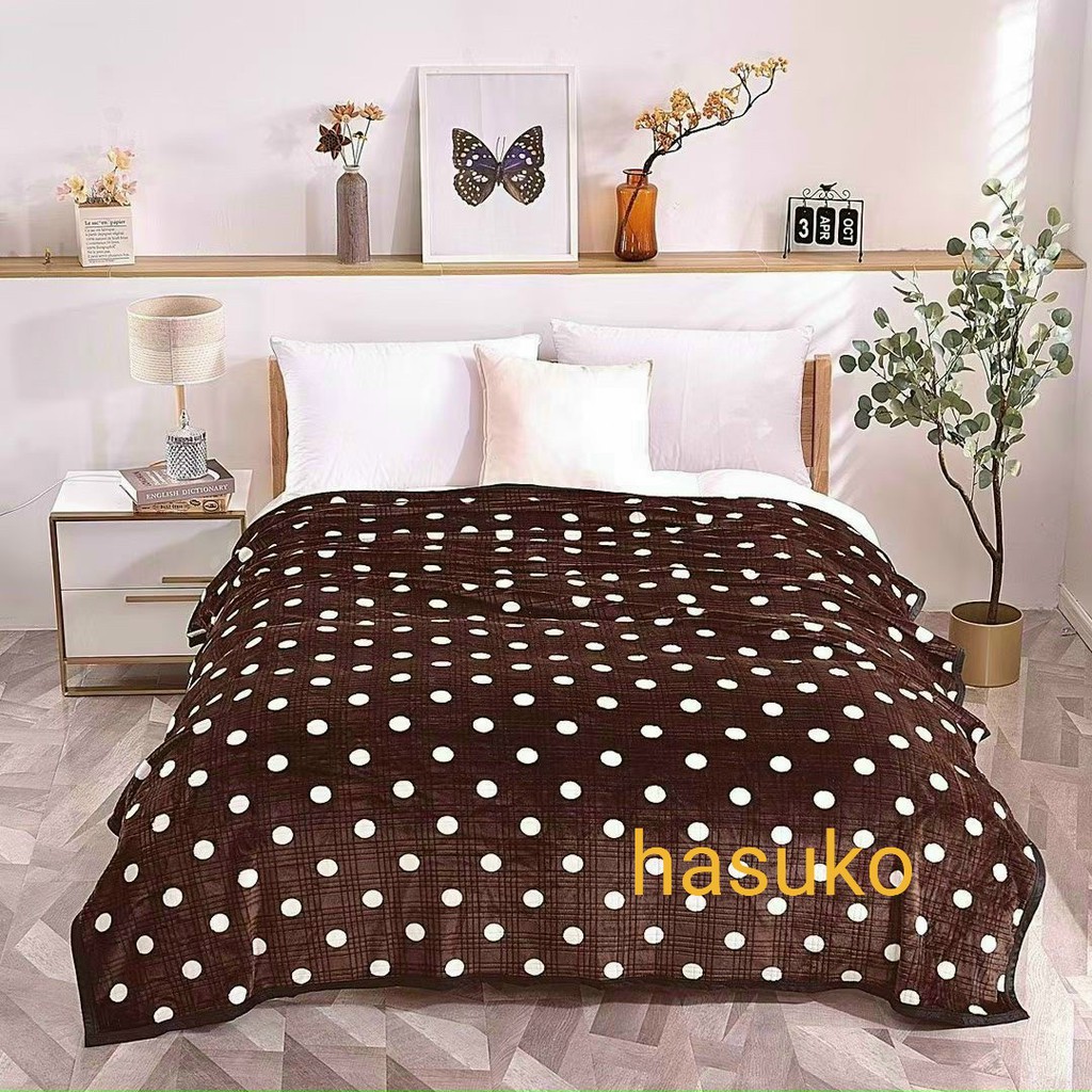 Chăn nhung tuyết chấm bi HASUKO mẫu mới nhất mùa đông năn nay.kích thước 2mx2m3