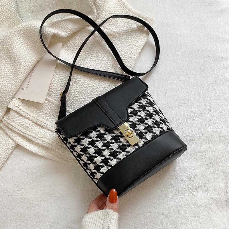 Túi đeo chéo vai thời trang phong cách Retro đơn giản 2021