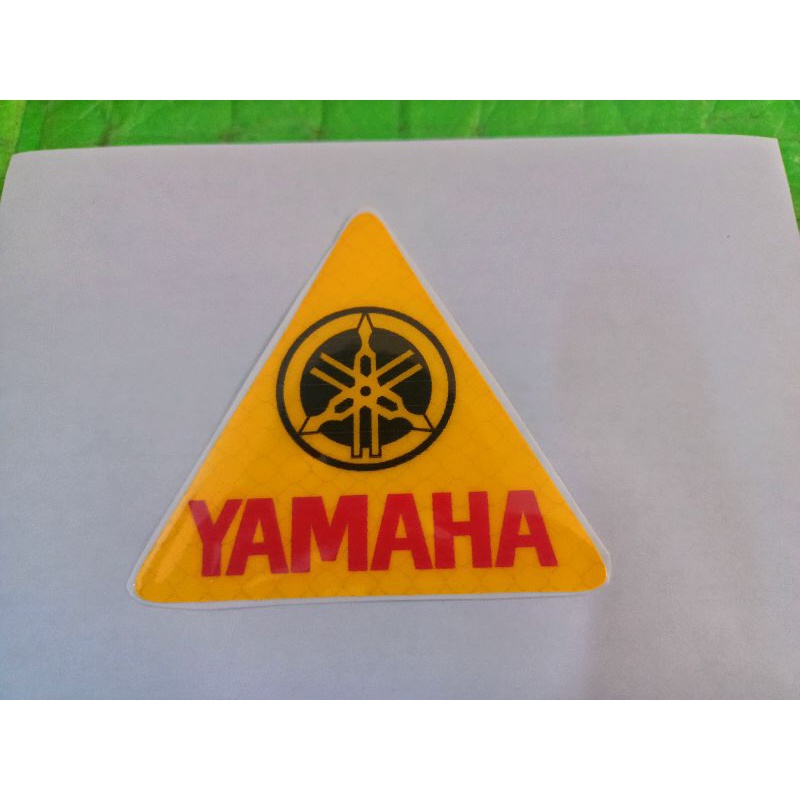 Tem nổi tam giác dán đuôi xe Yamaha new