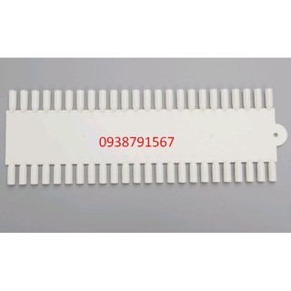 Vỉ 48 móng để sơn (làm bảng màu)