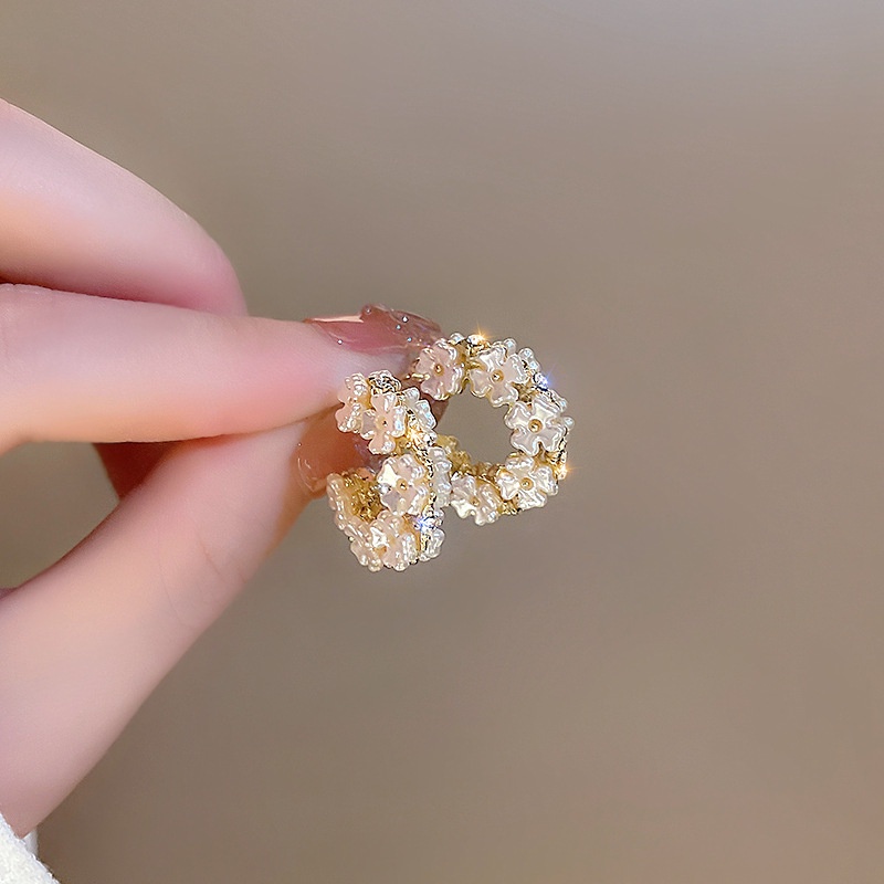 Khuyên Tai Nữ Trang Dáng Tròn Đính Ngọc Trai Xinh Xắn