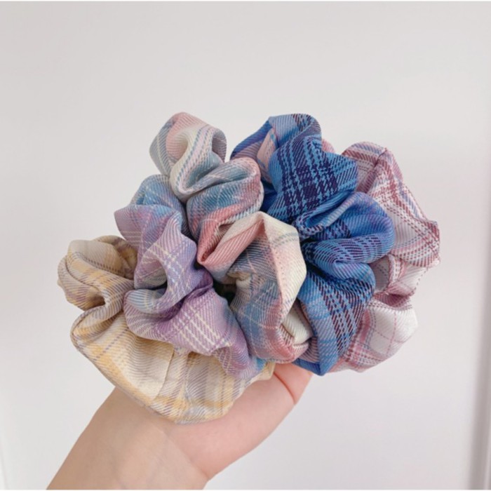 Cột tóc scrunchies hoạ tiết caro Mua Tất nhiều màu (muatatshop)