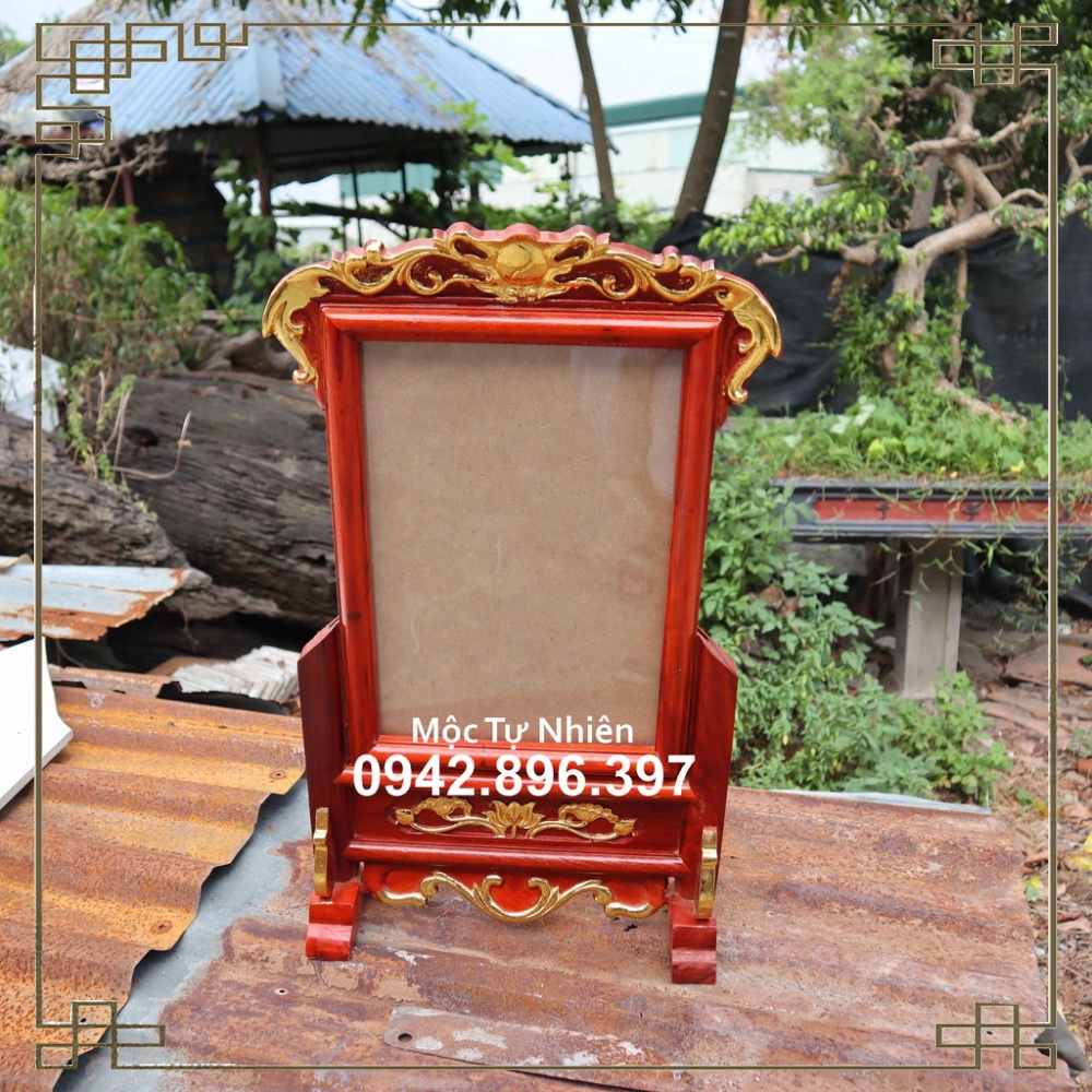 Khung ảnh thờ gia tiên trạm hoa lá tây nền rát vàng gỗ hương