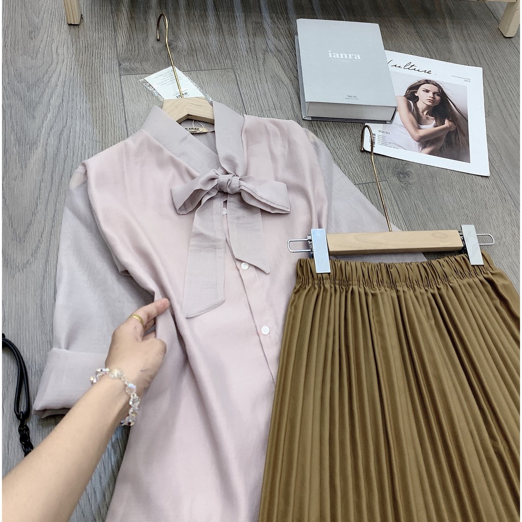 Set áo sơ mi nơ Chân váy dài xếp ly siêu dễ thương -  Freesize 42-60kg – EveCloset