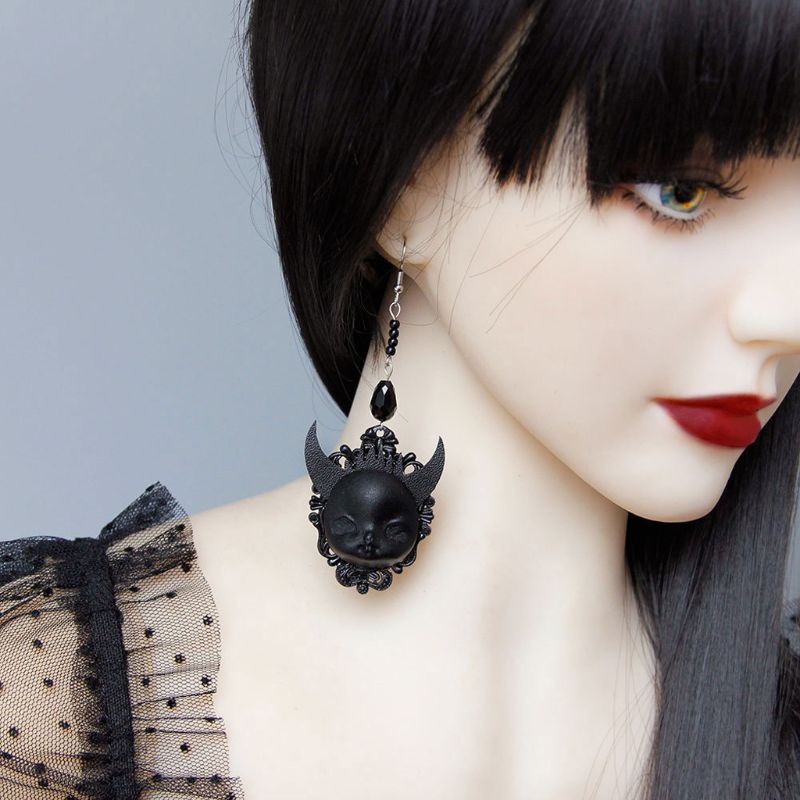 Khuyên Tai Dáng Dài Hình Ác Quỷ Màu Đen Phong Cách Lolita Gothic