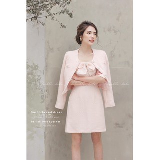 váy thiết kế Double Dots: váy dạ tweed màu hồng nhạt,thêu đính thủ công,tặng kèm cài áo.