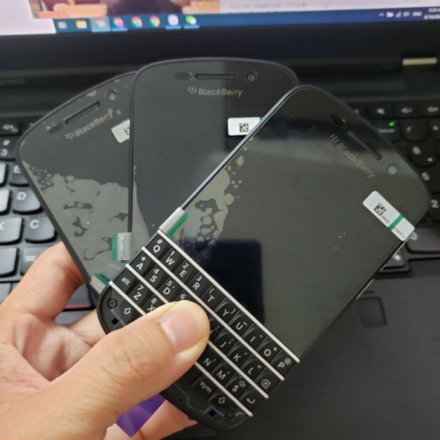 Vỏ điện thoại BlackBerry Q10 gồm MÀN HÌNH
