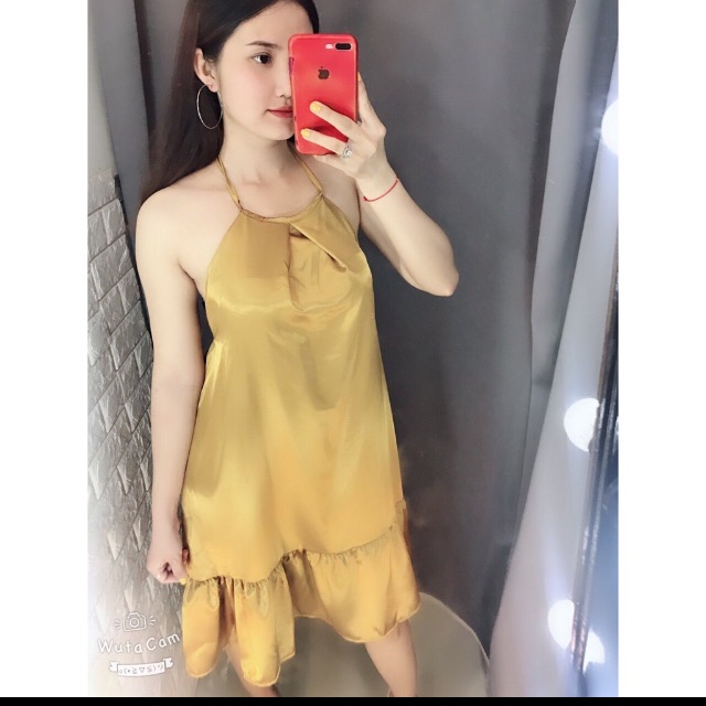 đầm yếm hở lưng vàng
