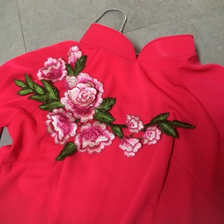 Áo dài kết hoa hồng