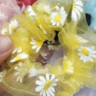 Dây buộc tóc hoa cúc đeo tay 2020 scrunchie