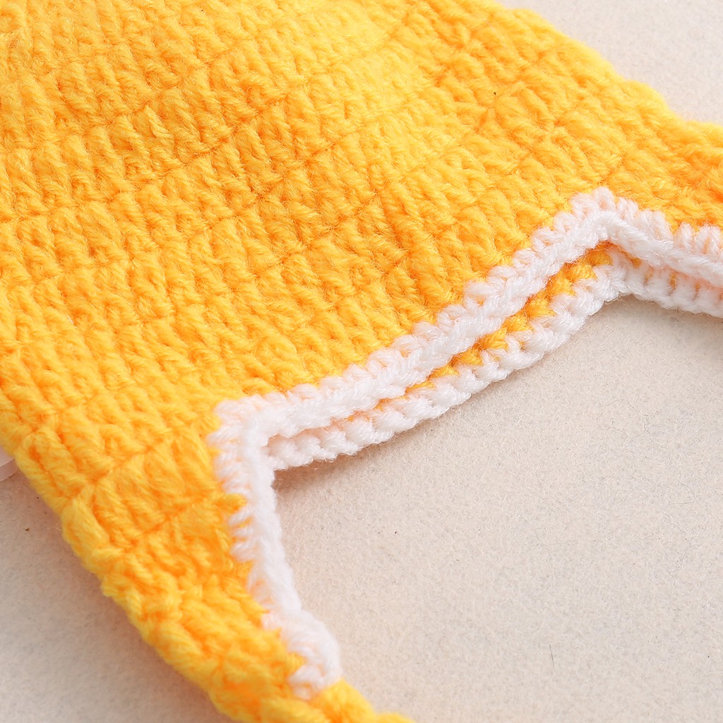 Set quần đùi và nón len dùng để làm đạo cụ chụp hình cho các bé