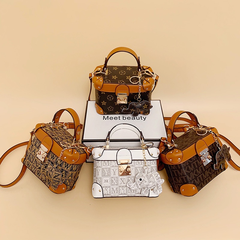 (FREE SHIPPING) Shoulder and Sling bag Túi đeo chéo vuông nhỏ đơn giản thời trang thu đông 2022