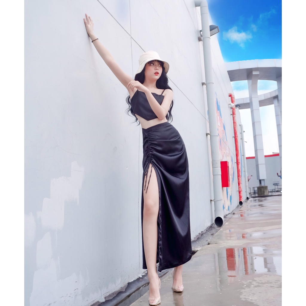 Set lụa áo yếm 2 dây + chân váy rút dây xẻ tà đi biển màu đen HS118 Hỉn Hỉn Store