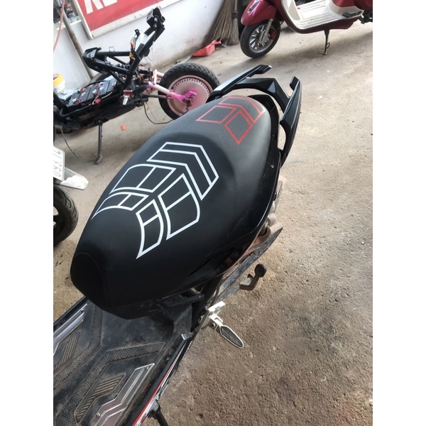 Vỏ yên SPARK thời trang đa năng