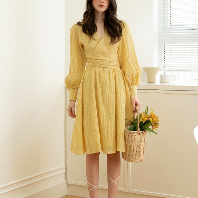 Đầm Cổ V Tay Phồng Màu Vàng EDINI - D1377 | BigBuy360 - bigbuy360.vn