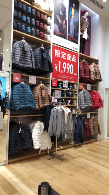 Áo lông vũ có mũ UNIQLO 2018