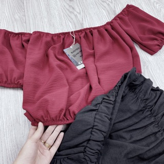 SET TRỄ VAI ĐỎ MIX CHÂM VÁY  ĐEN RÚM