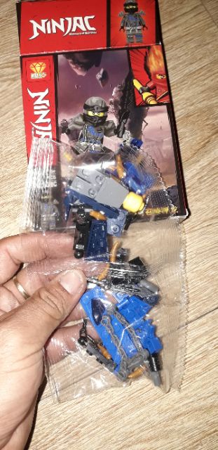 Lắp ráp 1 hộp LegoNinja Rồng 638 có nhiều chi tiết bằng nhựa