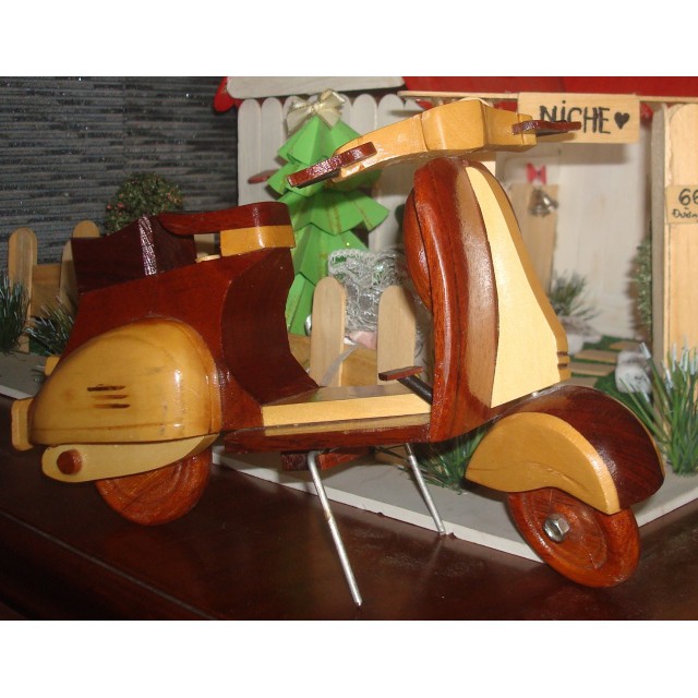 Xe Vespa mô hình ( Đồ chơi gỗ phủ sơn mài, size nhỏ )