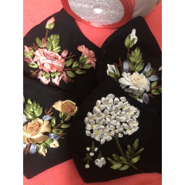 Khẩu trang thêu handmade