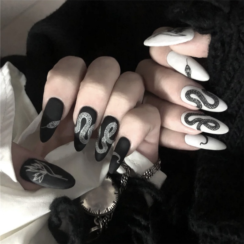 [Hàng mới về] Set 24 móng tay giả màu trắng đen phong cách gothic