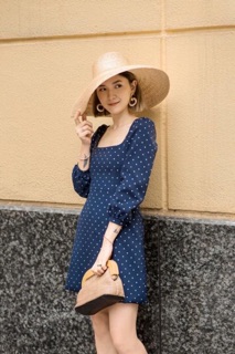 Đầm chấm bi cổ vuông