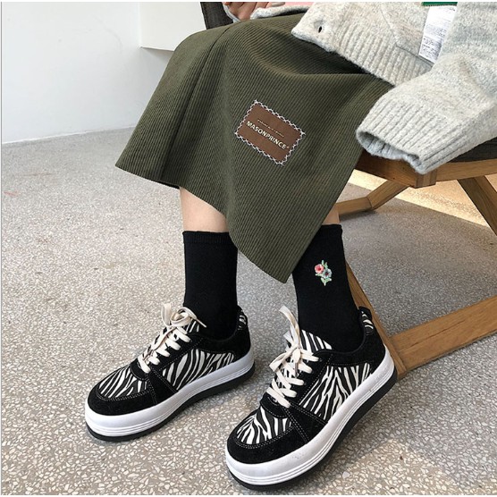 [Mã FAGREEN245 giảm 10% tối đa 30K đơn 99K] Real Korean women's thick bottom lace up zebra pattern casual board shoes | BigBuy360 - bigbuy360.vn