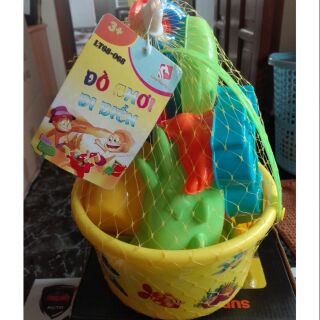 Xô đi biển múc cát