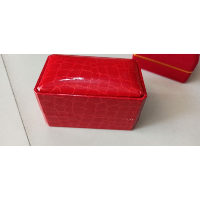 Hộp đựng đồng hồ giả da vân rắn cao cấp có gối