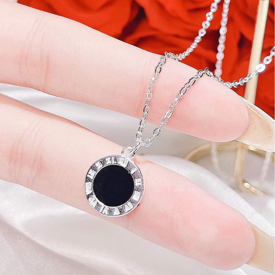 Dây chuyền bạc nữ mặt hình tròn khắc số la mã đính đá sơn đen - Trang sức bạc Evasilver