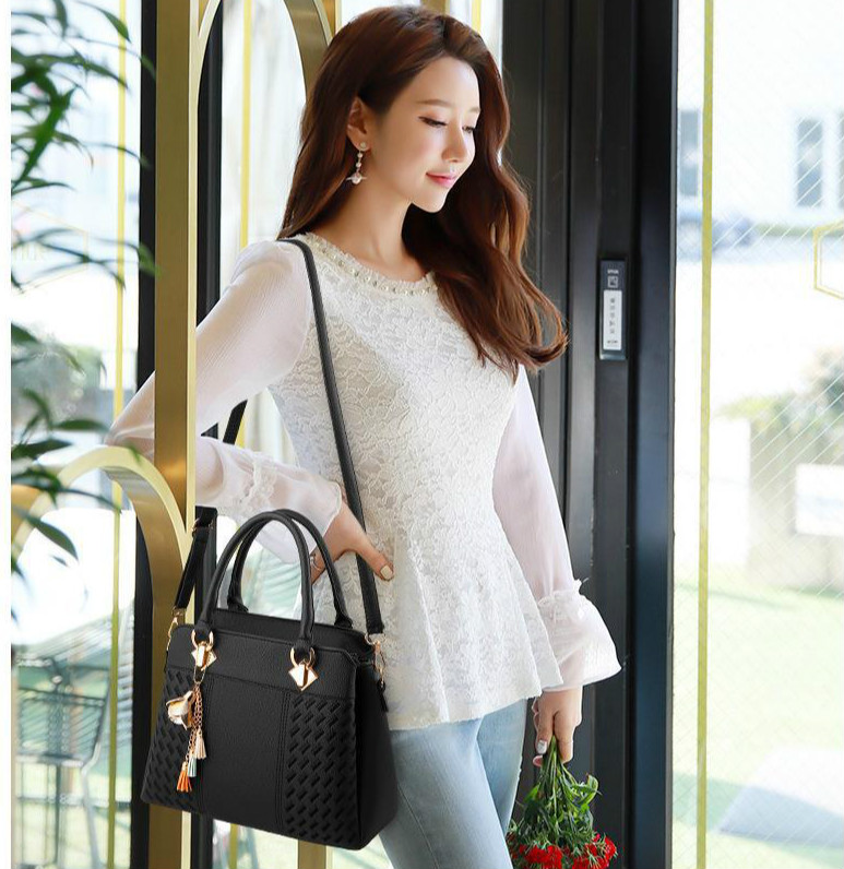 Ready stock túi xách túi đeo chéoTúi đeo vai xách tay bằng da thời trang dành cho nữ loại lớn