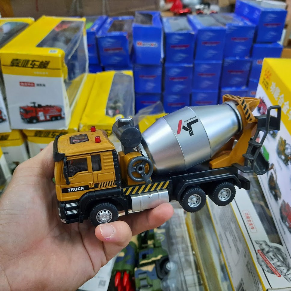 Xe trộn bê tông đồ chơi trẻ em mô hình tỉ lệ 1:50 xe có âm thanh và đèn