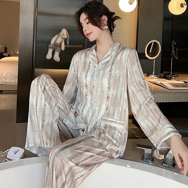 Bộ đồ ngủ tay dài từ satin phong cách mới cho nữ 2022