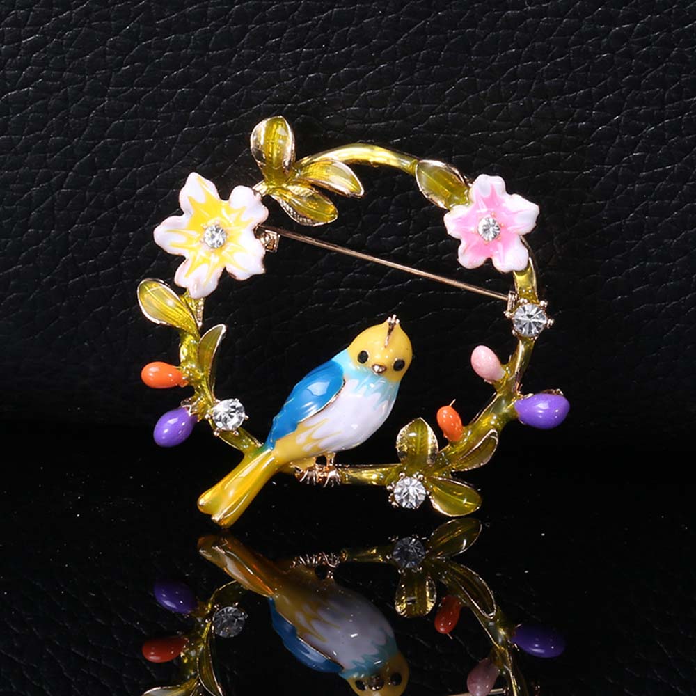 Vòng hoa cài áo thanh lịch duyên dáng