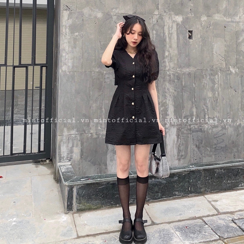 Váy đầm nữ cộc tay bồng gấm hoa khoét eo cut out đen trắng Wikishop freesize phong cách hàn quốc sexy dáng chữ A C795 | BigBuy360 - bigbuy360.vn