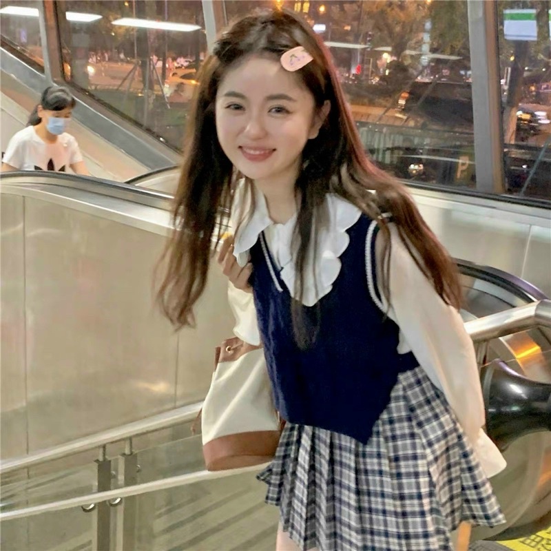 SET 3 MÓN: SƠ MI TRẮNG CỔ BÈO KÈM GILE NGOÀI + CHÂN VÁY CARO XẾP LY🧸 | BigBuy360 - bigbuy360.vn