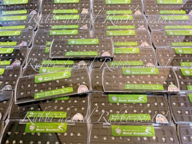 Mắc cài kim loại METAL BRACKETS dùng trong chỉnh nha