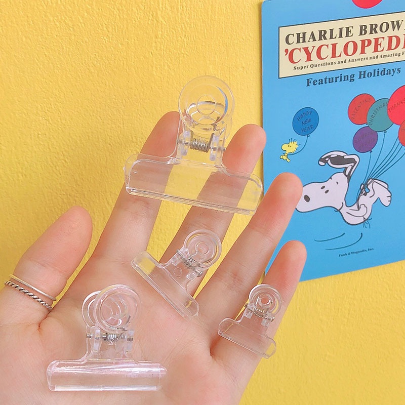 Kẹp giấy acrylic trong suốt thiết kế đơn giản tiện dụng