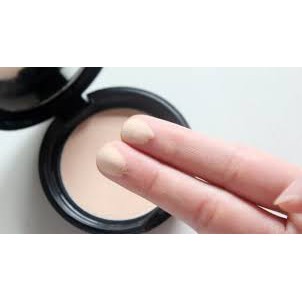 Phấn phủ EGLIPS Blur Powder Pact màu đen kiềm dầu | BigBuy360 - bigbuy360.vn