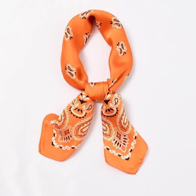 Khăn bandana màu cam. (Size 70x70)