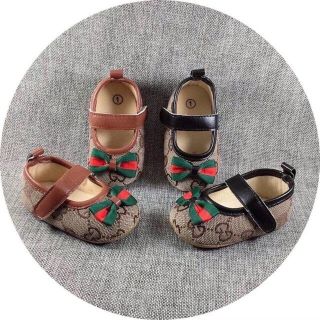 Giày gucci tập đi đế mềm đáng yêu cho bé gái