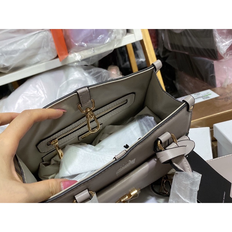 𝐓𝐮́𝐢 𝐭𝐚𝐲 𝐜𝐚̂̀𝐦 𝐋𝐲𝐧 𝐅𝐈𝐍𝐄𝐍𝐄𝐒𝐒