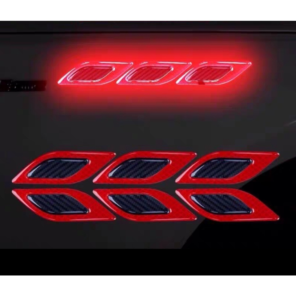 Miếng tem decal phản quang mũi tên dán xe ô tô