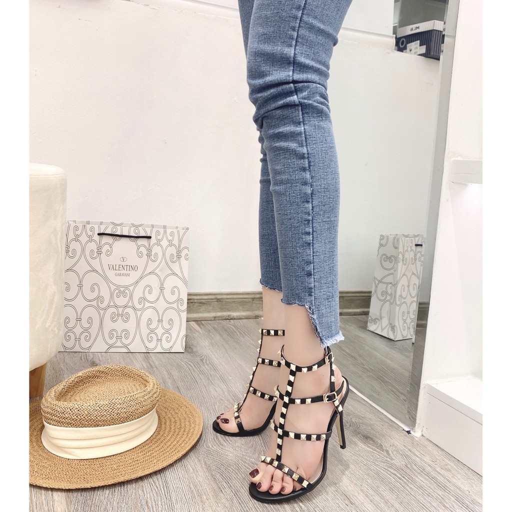 Sandal valentino gót nhọn