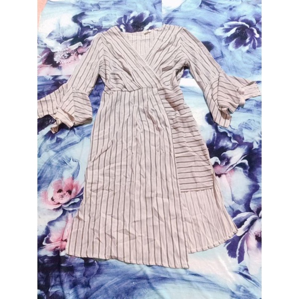 Đầm kẻ sọc xanh nhạt phối xám xinh kiểu độc lạ tay loe hàng si tuyển size M L