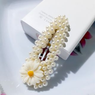 Kẹp tóc đính hạt đính hoa cúc Hàn Quốc